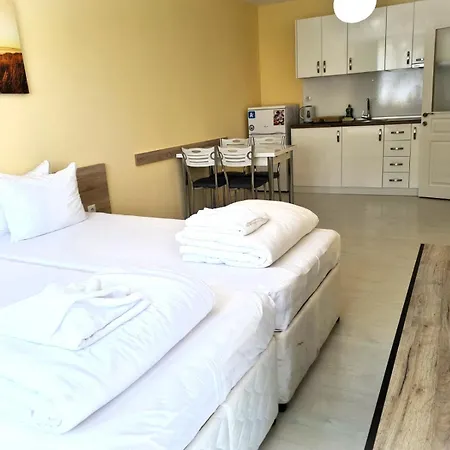 Aparthotel Stamopolu Lux With Pool View Primorsko